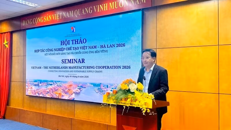 Bui Quang Hung, Deputy Director General of the Trade Promotion Agency, addresses the seminar. (Photo courtesy of the Ministry of Industry and Trade) 