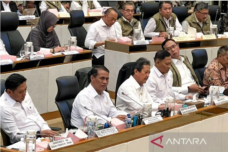 Indonesian Agriculture Minister Andi Amran Sulaiman (second from left) attends a working meeting with House of Representatives (DPR) Commission IV in Jakarta on February 3, 2026. (Photo: ANTARA)