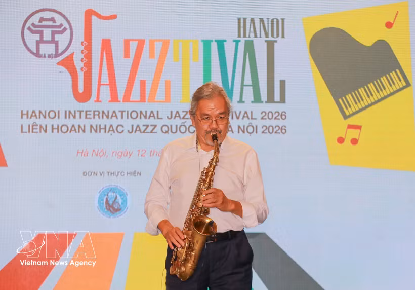 People’s Artist Quyen Van Minh performs at the launch of the Hanoi Jazztival 2026 project. (Photo: VNA) 