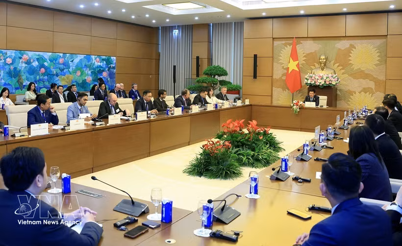 National Assembly Vice Chairman Nguyen Hong Dien and delegates at the event (Photo: VNA)