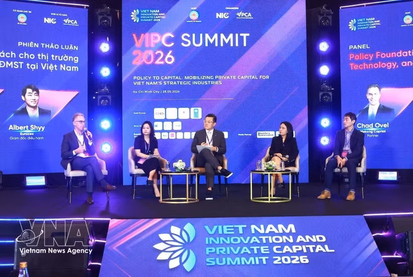 Speakers attend a panel discussion on policy foundations for Vietnam’s innovation investment capital market at VIPC Summit 2026. (Photo: VNA) 