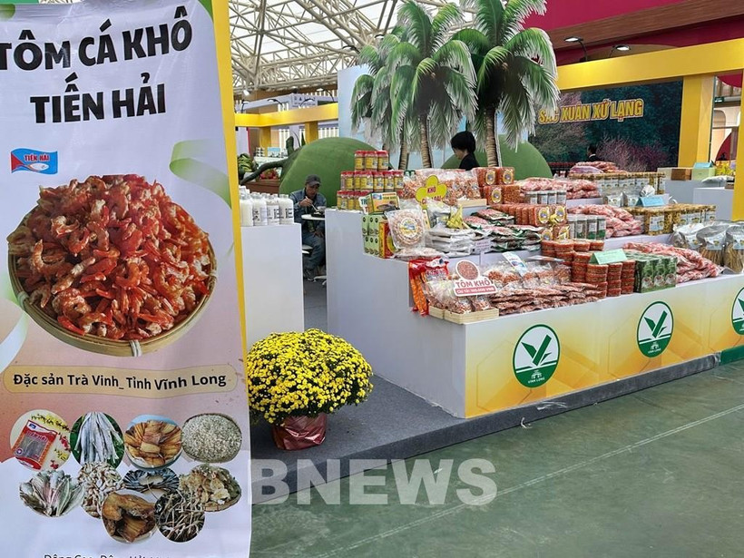 Products of Tien Hai Dried Shrimp and Fish in Vinh Long province on display at the fair. (Photo: VNA)