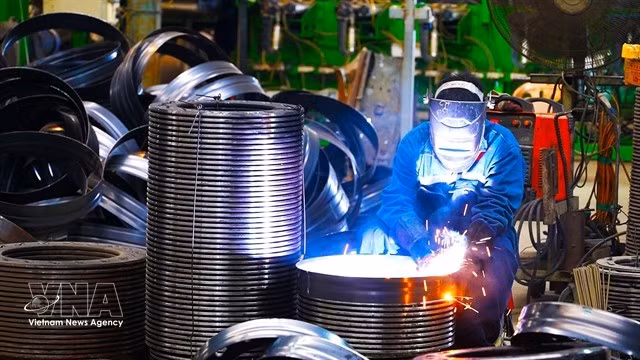 Production at Viet Hai High-Tech Structure Production Company Limited in Vung Ang Economic Zone. Ha Tinh province aims to develop Vung Ang Economic Zone into a regional centre for industry, energy, seaports and logistics (Photo: VNA) 