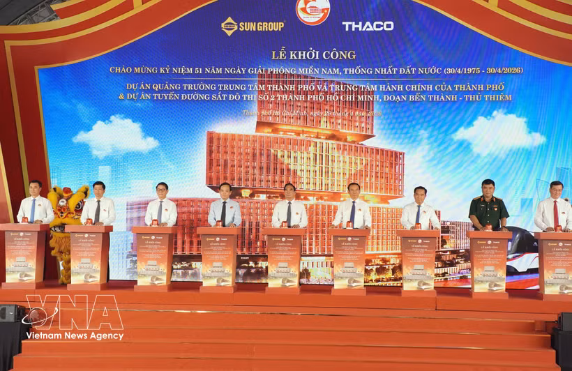 The groundbreaking ceremony for the Ho Chi Minh City Central Square and Administrative Centre project, and Metro Line No.2 (Ben Thanh – Thu Thiem section) on April 29. (Photo: VNA) 