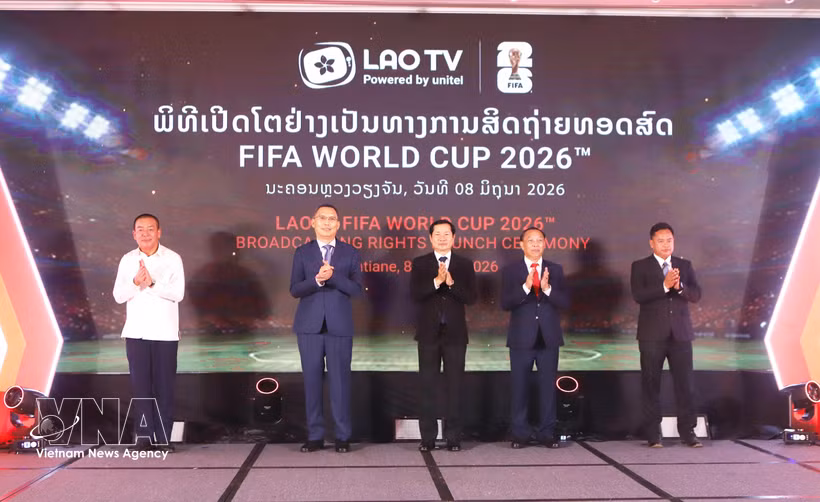 Delegates perform the ceremonial launch of the live broadcasting rights for the FIFA World Cup 2026. (Photo: VNA) 