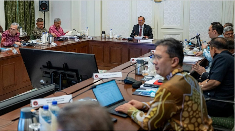 Prime Minister Datuk Seri Anwar Ibrahim said the decision was reached during the National Cyber Security Committee meeting today, which he chaired to strengthen the nation’s preparedness in facing increasingly complex cyber threats. (Photo courtesy of Datuk Seri Anwar Ibrahim FB page) 