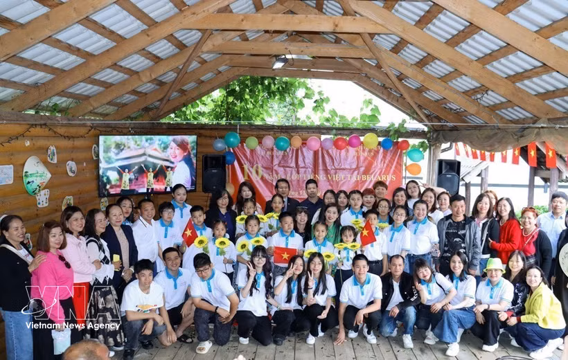 The 10th anniversary ceremony of the Vietnamese language class in Belarus. (Photo: VNA) 