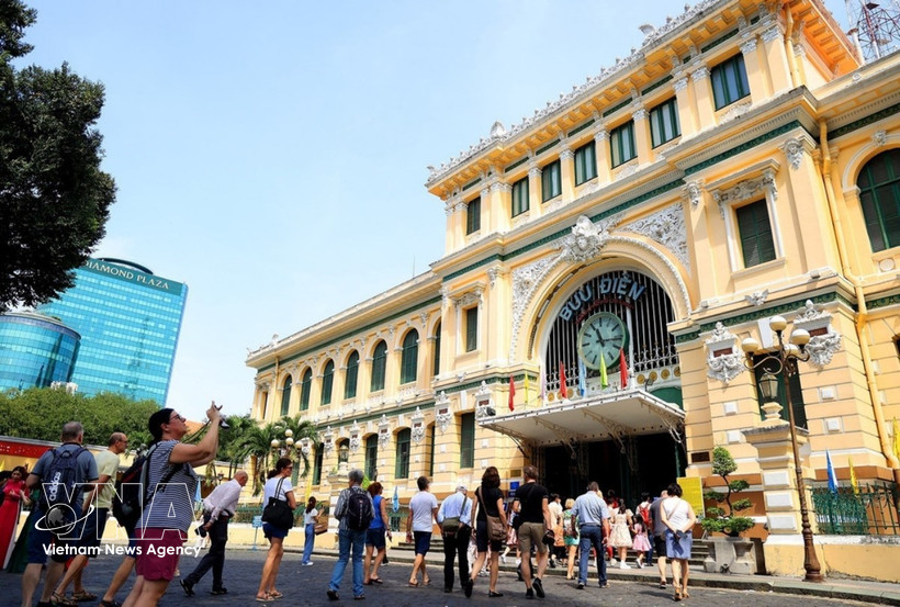 The Saigon Central Post Office in downtown Ho Chi Minh City draws international visitors. (Photo: HVNA)