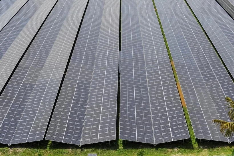 Singapore's new floating solar farm is expected to be able to produce 141 megawatt-peak (MWp) of clean energy, (Photo:businesstimes.com.sg)
