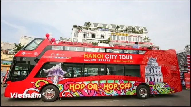 Hanoi to launch double-decker bus tour to Bat Trang pottery village (Photo: VNA)
