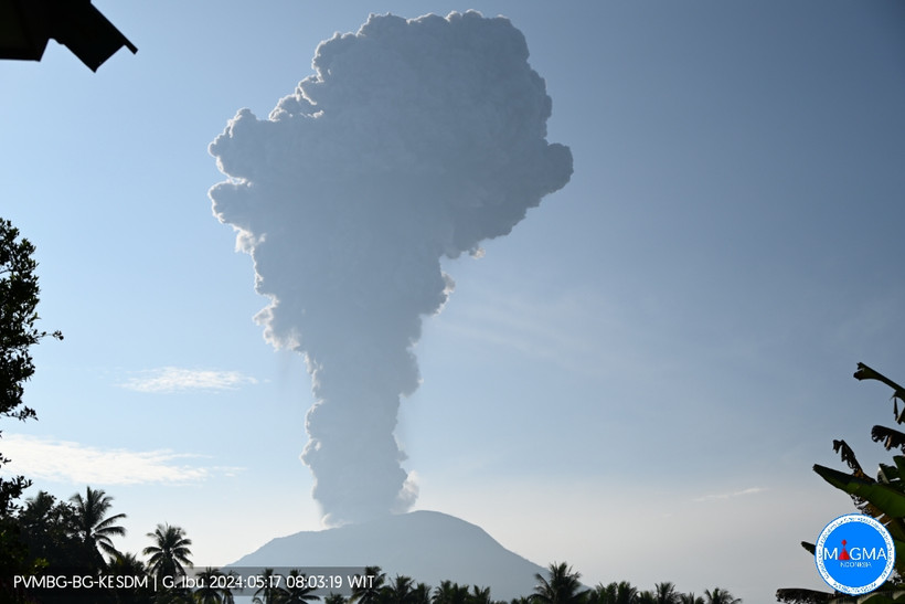 Indonesia raises volcano alert to highest level (Photo: volcanodiscovery.com)