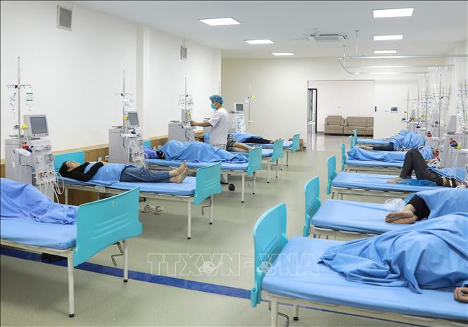 As many as 350 people suffer from food poisoning at Shinwon Ebenezer Vietnam Co. Ltd. in Khai Quang industrial zone in Vinh Yen city of Vinh Phuc province on May 14. (Photo: VNA)