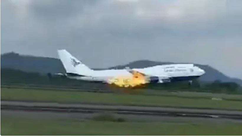 An engine fire breaking out on a Garuda Indonesia plane on May 15, 2024. (Photo: Twitter) 