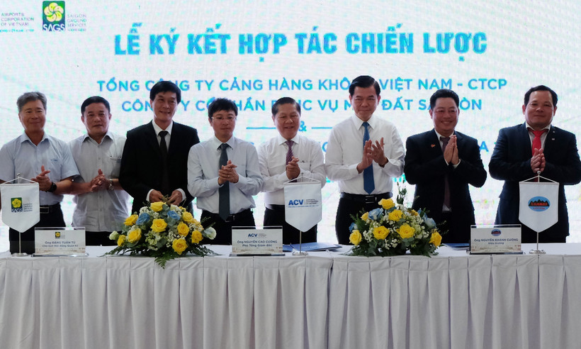 At the signing ceremony (Photo: VNA)