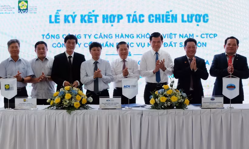 At the signing ceremony (Photo: VNA)