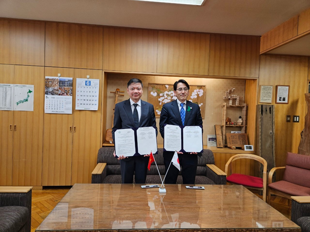Vietnam and Japan sign an MoU on enhancing forest management collaboration. (Photo: VNA)