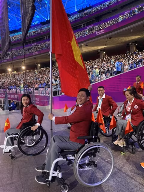 Athletes with disabilities seen at the Asian Para Games last year. They are diligently preparing for the 2024 Paris Paralympics. (Photo: webthethao.com.vn)