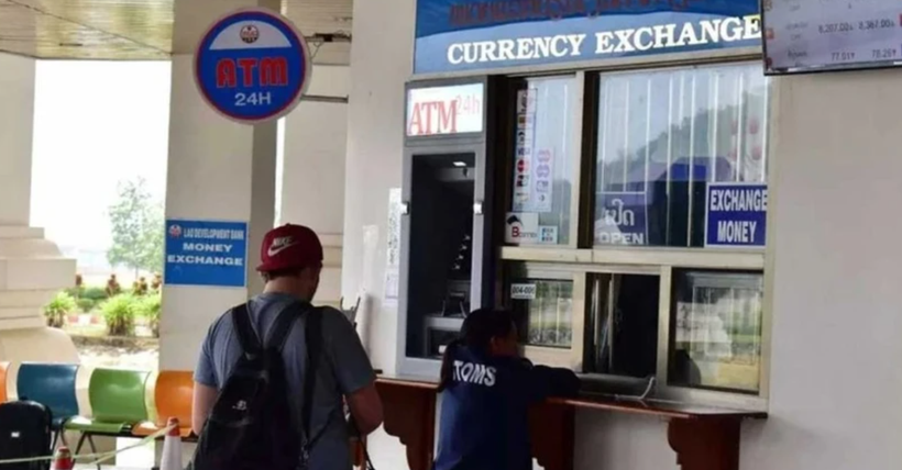 Foreign currency trade is not allowed at unauthorised establishments in Laos. (Photo: Internet of Laos)