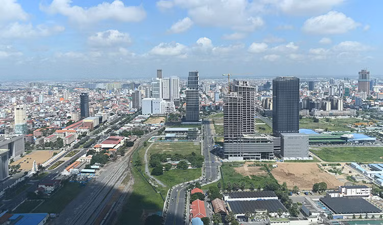 Cambodia's economy is projected to grow by 6.3% in 2025 (Photo: khmertimeskh.com)