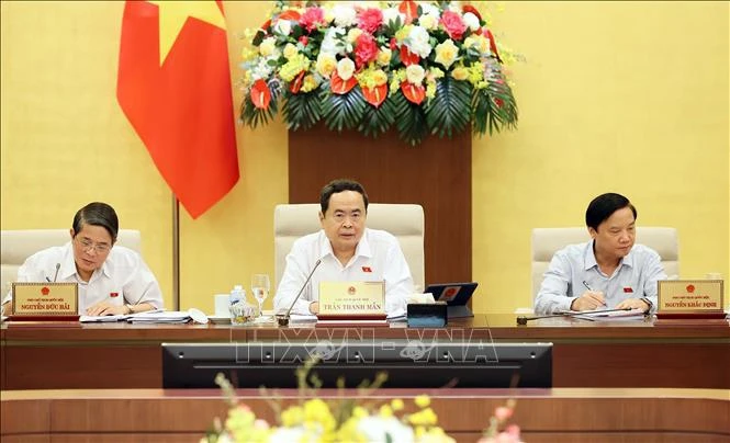 Full-time legislators agree to continue with the 2% VAT tax cut until the end of the year. (Photo: VNA)