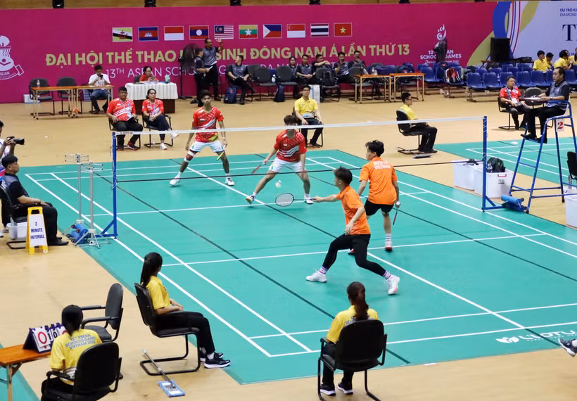Badminton starts at the ​13th ASEAN Schools Games. (Photo: VNA)