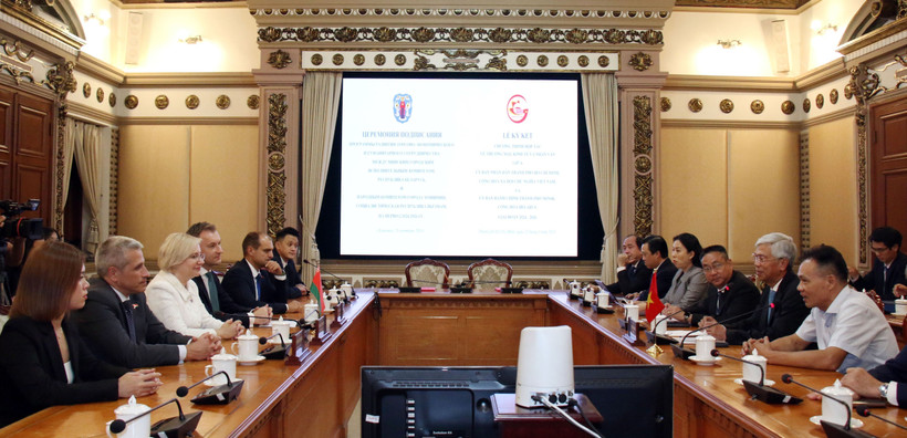 At the signing ceremony. Photo: VNA