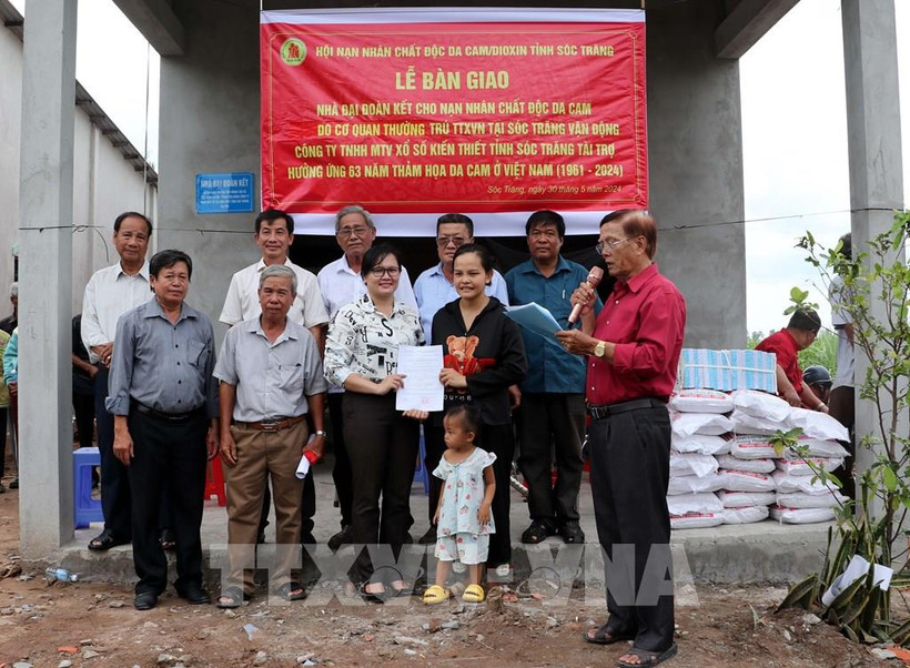 At the handover ceremony (Photo: VNA)