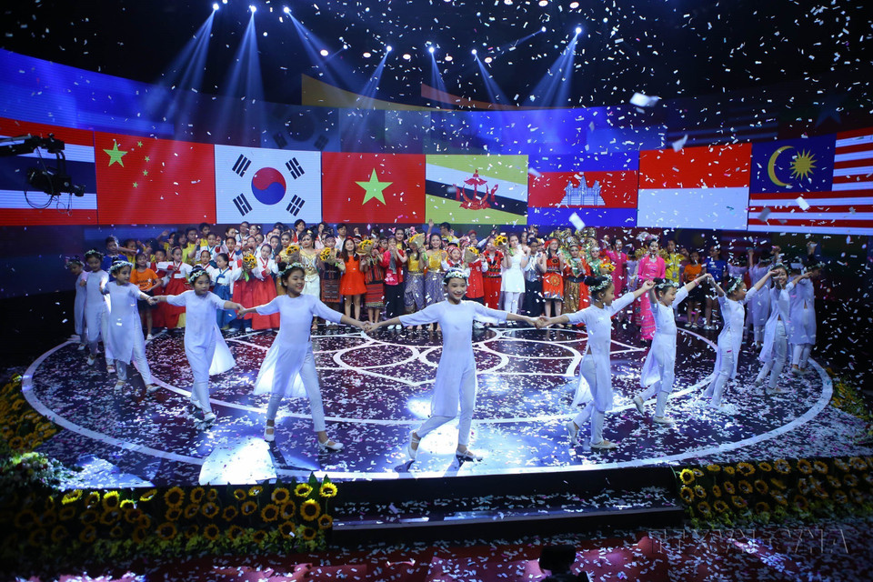 ASEAN+ Children Festival 2017 with the theme "Journey of Discovery" in Hanoi on June 1, 2017. (Photo: VNA)