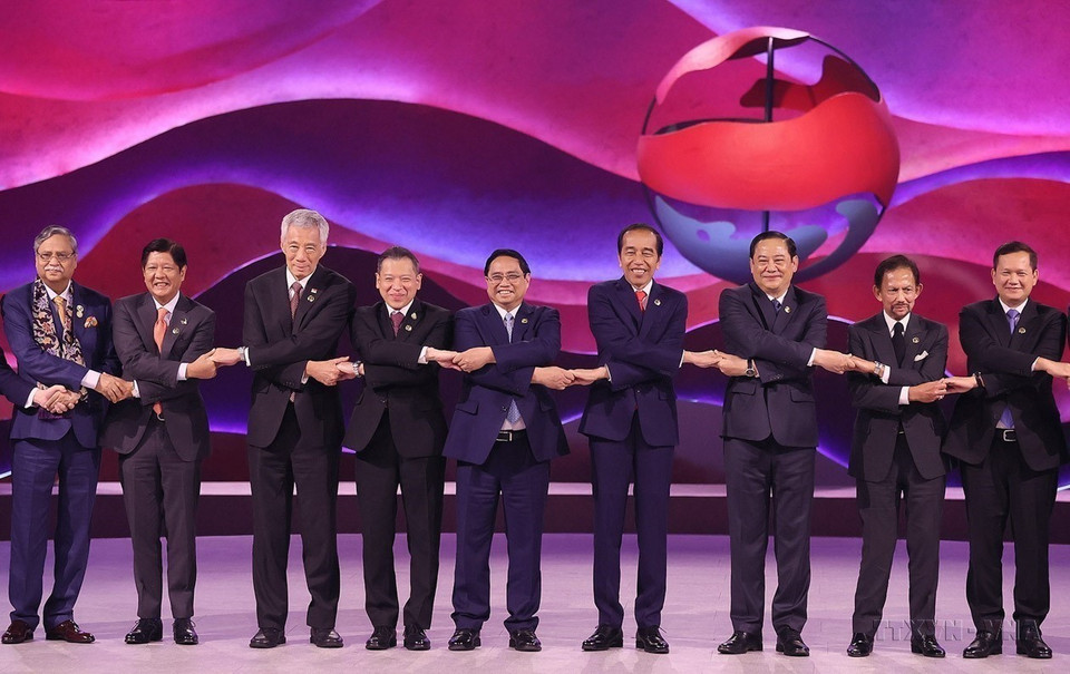 Prime Minister Pham Minh Chinh and ASEAN Secretary-General and heads of delegations at the opening ceremony of the 43rd ASEAN Summit and related summits in Jakarta, Indonesia on September 5, 2023. (Photo: VNA)