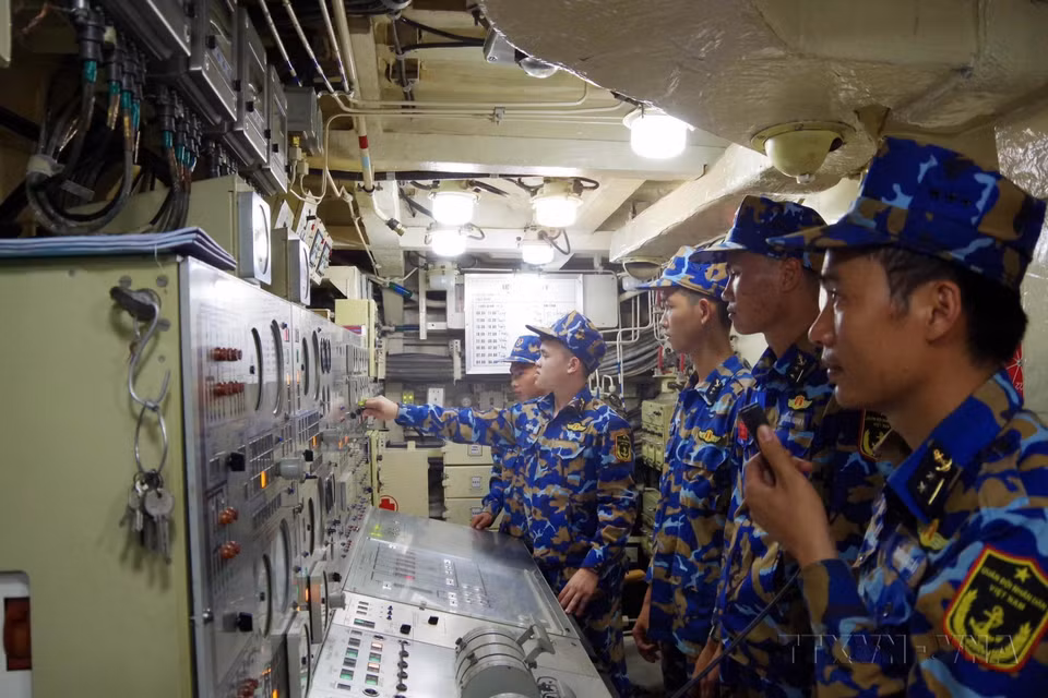 Sailors of Naval Zone 2 stand ready to fight in any situation. (Photo: VNA)