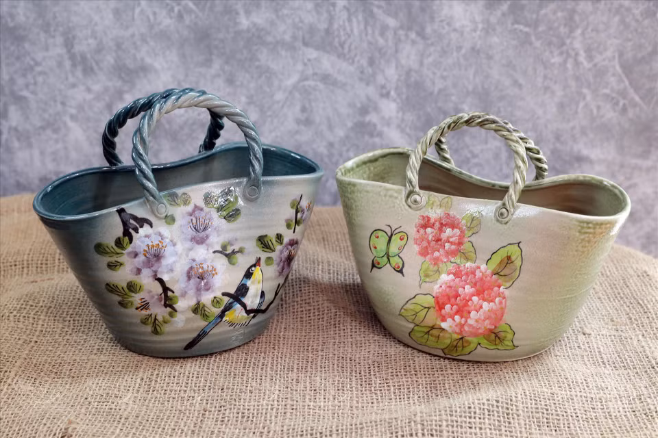 Baskets feature lightweight, elegant ceramics. (Photo: VNP/VNA)