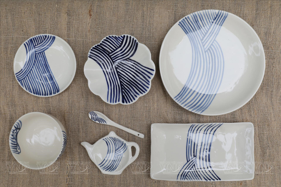 GAIA ceramics feature elegant colour palettes. (Photo: VNP/VNA)
