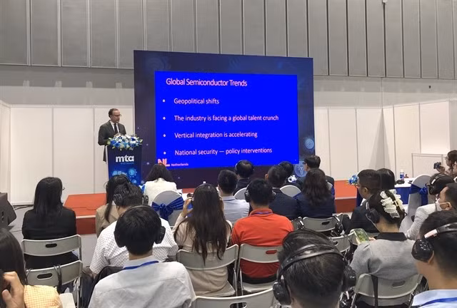 Daniël Stork, Consul General of the Netherlands in HCM City, speaks at the seminar “Vietnam’s Semiconductor Industry – Investment, Development & Collaboration Opportunities” in HCM City on July 2. (Photo: VNA)