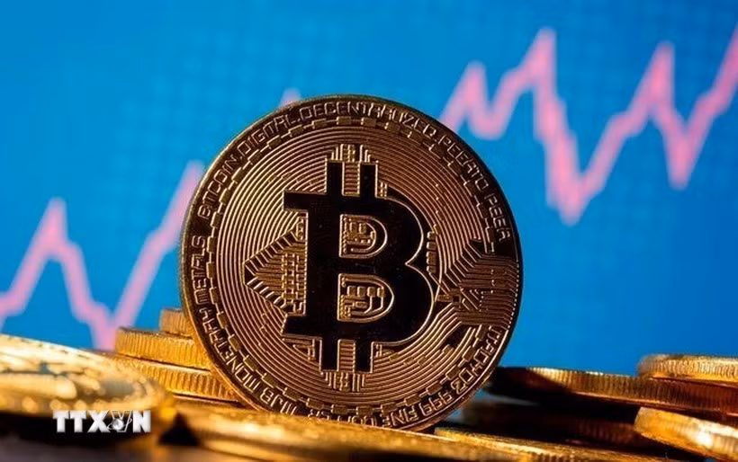 The five-year trial of the crypto market is long enough to test, evaluate, and adapt policies while ensuring financial stability, according to experts. (Photo: VNA)