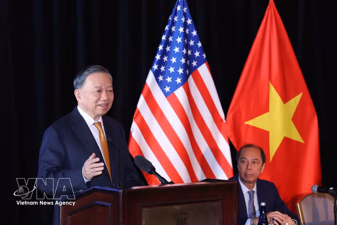 General Secretary of the Communist Party of Vietnam Central Committee and President To Lam speaks at the meeting with Vietnamese experts and intellectuals in the US, in New York on September 21 morning (local time). (Photo: VNA)
