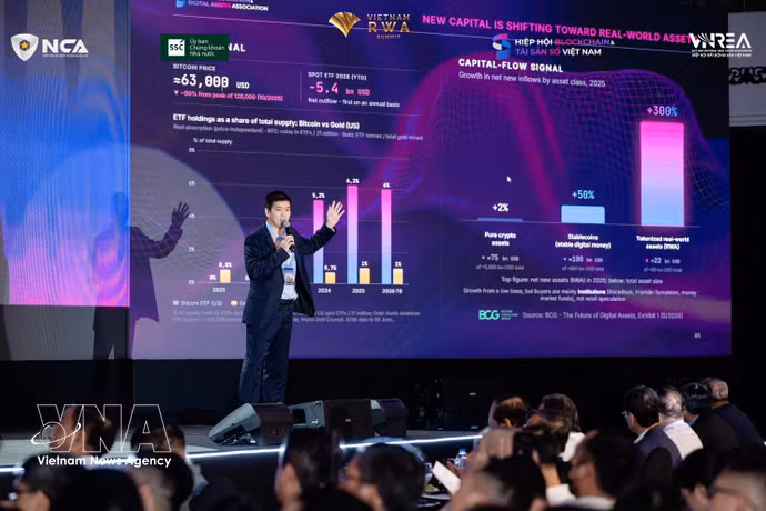 Phan Duc Trung, Chairman of the Vietnam Blockchain and Digital Assets Association (VBA), speaks about the need to build trust infrastructure for the digital asset market at the Vietnam RWA Summit 2026 on July 18, 2026. (Photo: VNA) 