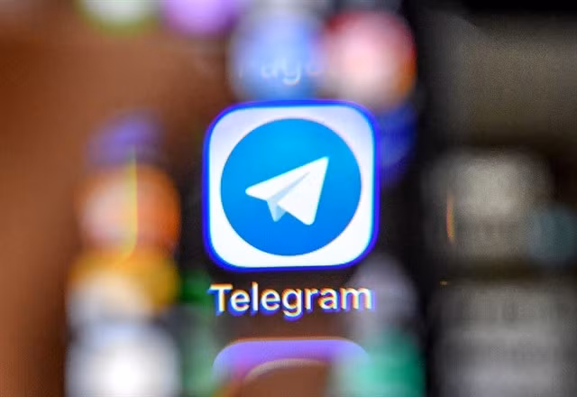Vietnamese cyber police report that nearly 70 per cent of Telegram groups and channels in the country contain harmful content. (Photo: AFP/VNA)