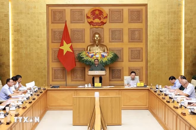 Prime Minister Pham Minh Chinh chairs the 15th meeting of the National Steering Committee for Combating Illegal, Unreported and Unregulated (IUU) Fishing. (Source: VNA)