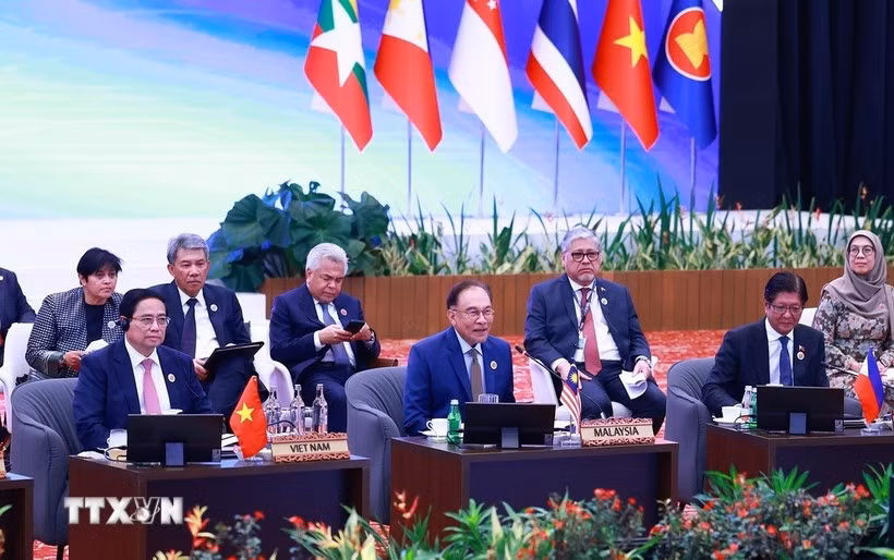 Vietnamese Prime Minister Pham Minh Chinh (first, left) attends the ASEAN Leaders’ Interface with Representatives of the ASEAN Inter-Parliamentary Assembly (AIPA) in Kuala Lumpur on May 26, 2025. (Photo: DVNA)
