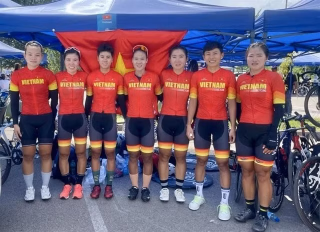The Vietnamese national cycling team. (Photo: VCF)