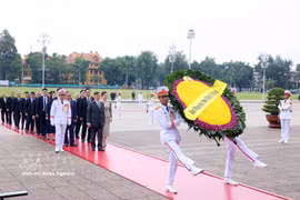 Thai King and Queen pay tribute to President Ho Chi Minh 