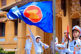 Solemn flag hoisting ceremony marks 58th founding anniversary of ASEAN