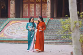 Traditional Ao dai welcomes Tet 