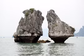 Quang Ninh draws visitors from home and abroad