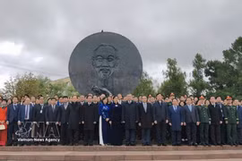 Top Vietnamese leader pays tribute to President Ho Chi Minh in Moscow