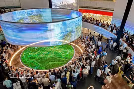 Visitors explore Hà Nội’s master urban plan through a 3D mapping display at the Hà Nội Museum. (Photo: VNA)