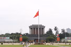 A large number of locals and tourists are visiting Ba Dinh Square these days. (Photo: VNA)