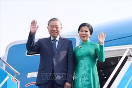 Party General Secretary To Lam and his spouse leave Hannoi for a state visit to the RoK. (Photo: VNA)
