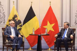 General Secretary of the Communist Party of Vietnam Central Committee and President To Lam (R) receives Minister-President of Flanders Matthias Diependaele on October 23. (Photo: VNA)
