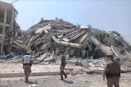 A collapsed building in Bangkok, Thailand due to earthquake in Myamar on March 28 (Photo: Xinhua/VNA)